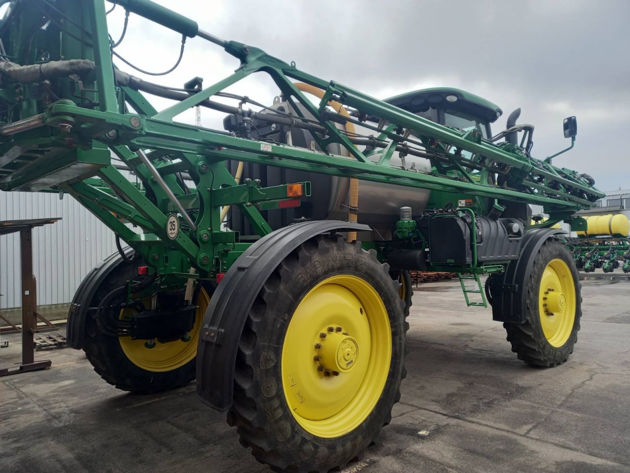 Самохідний обприскувач JD R4038-02