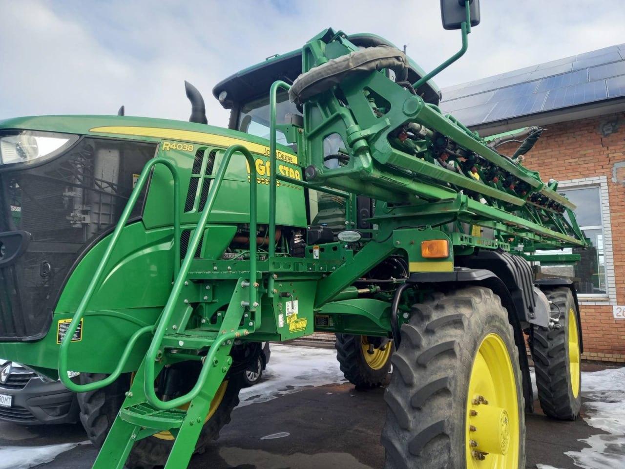 Самохідний обприскувач JD R4038-07